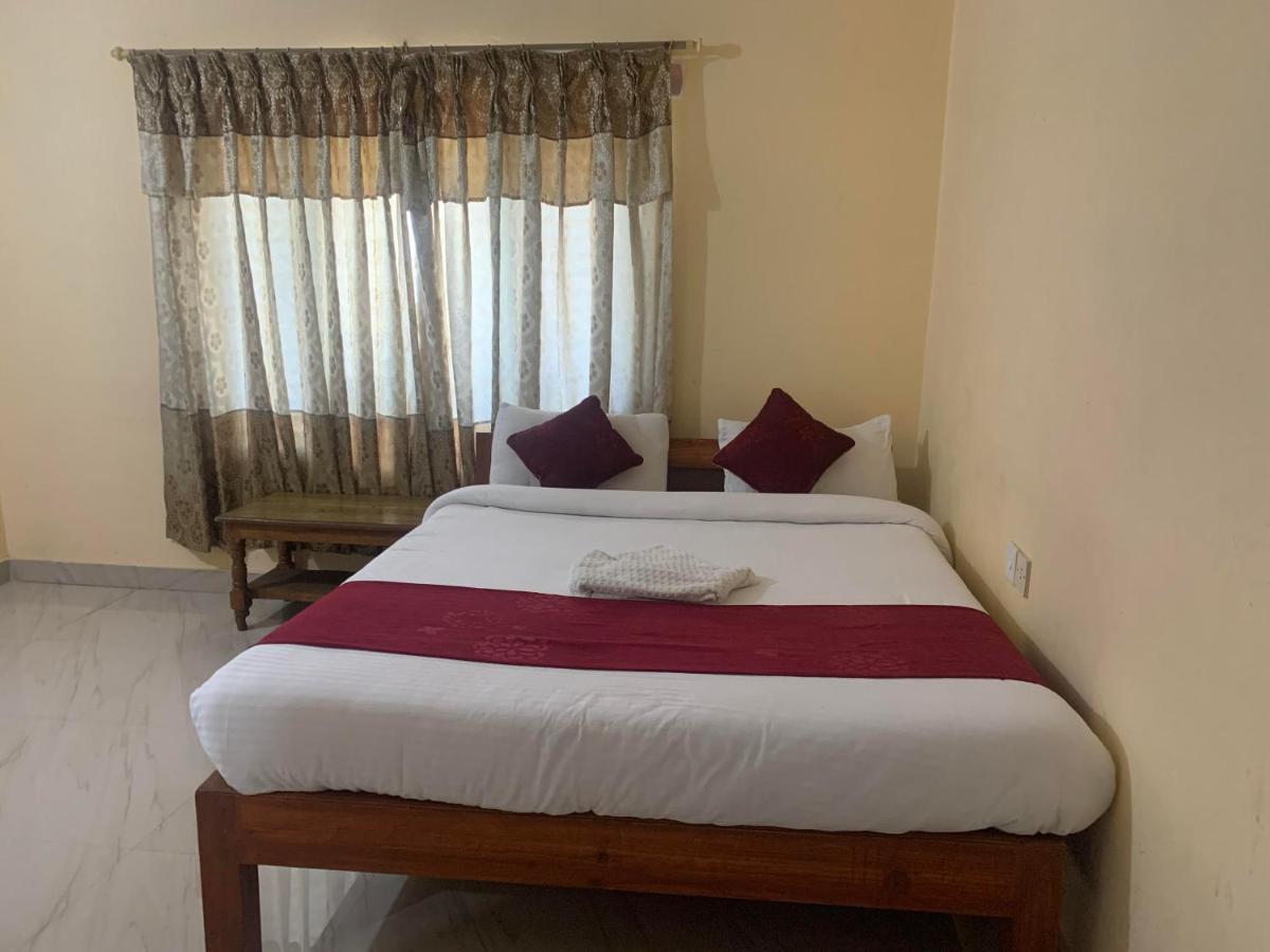 Hotel Peace Ganga Inn Покхара Экстерьер фото