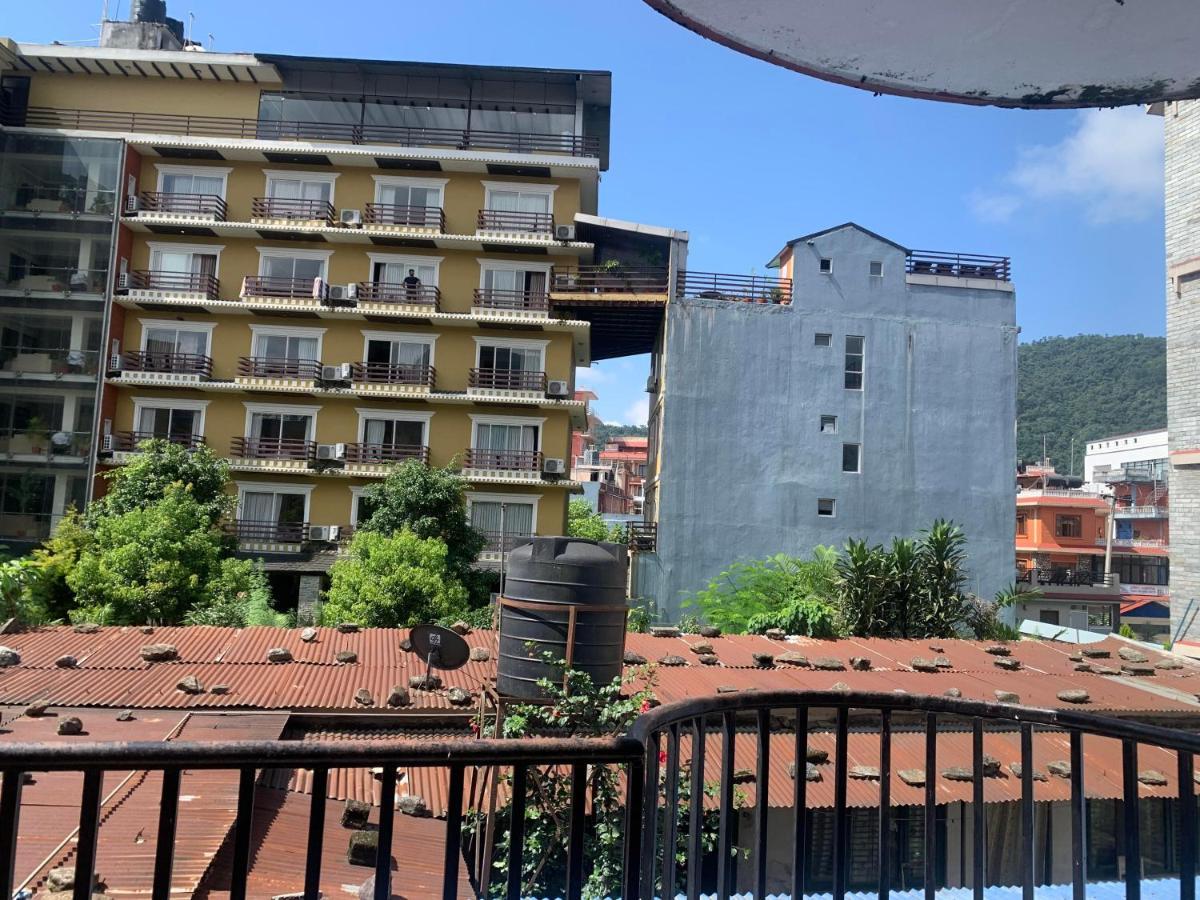 Hotel Peace Ganga Inn Покхара Экстерьер фото