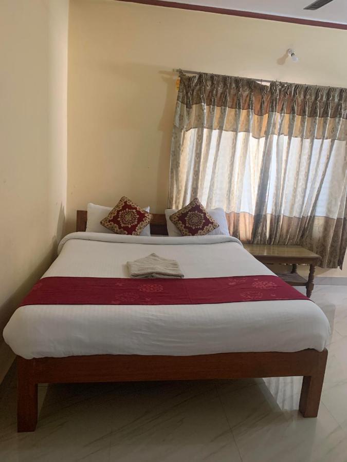 Hotel Peace Ganga Inn Покхара Экстерьер фото