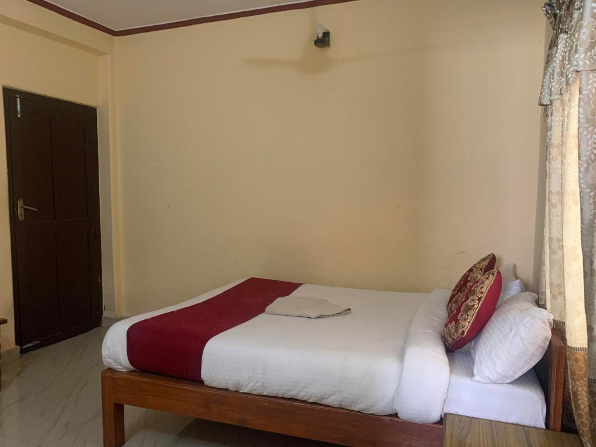 Hotel Peace Ganga Inn Покхара Экстерьер фото