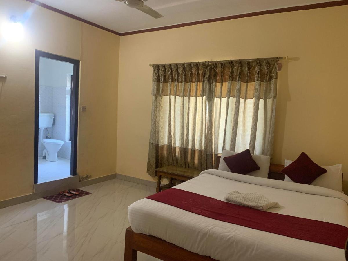 Hotel Peace Ganga Inn Покхара Экстерьер фото