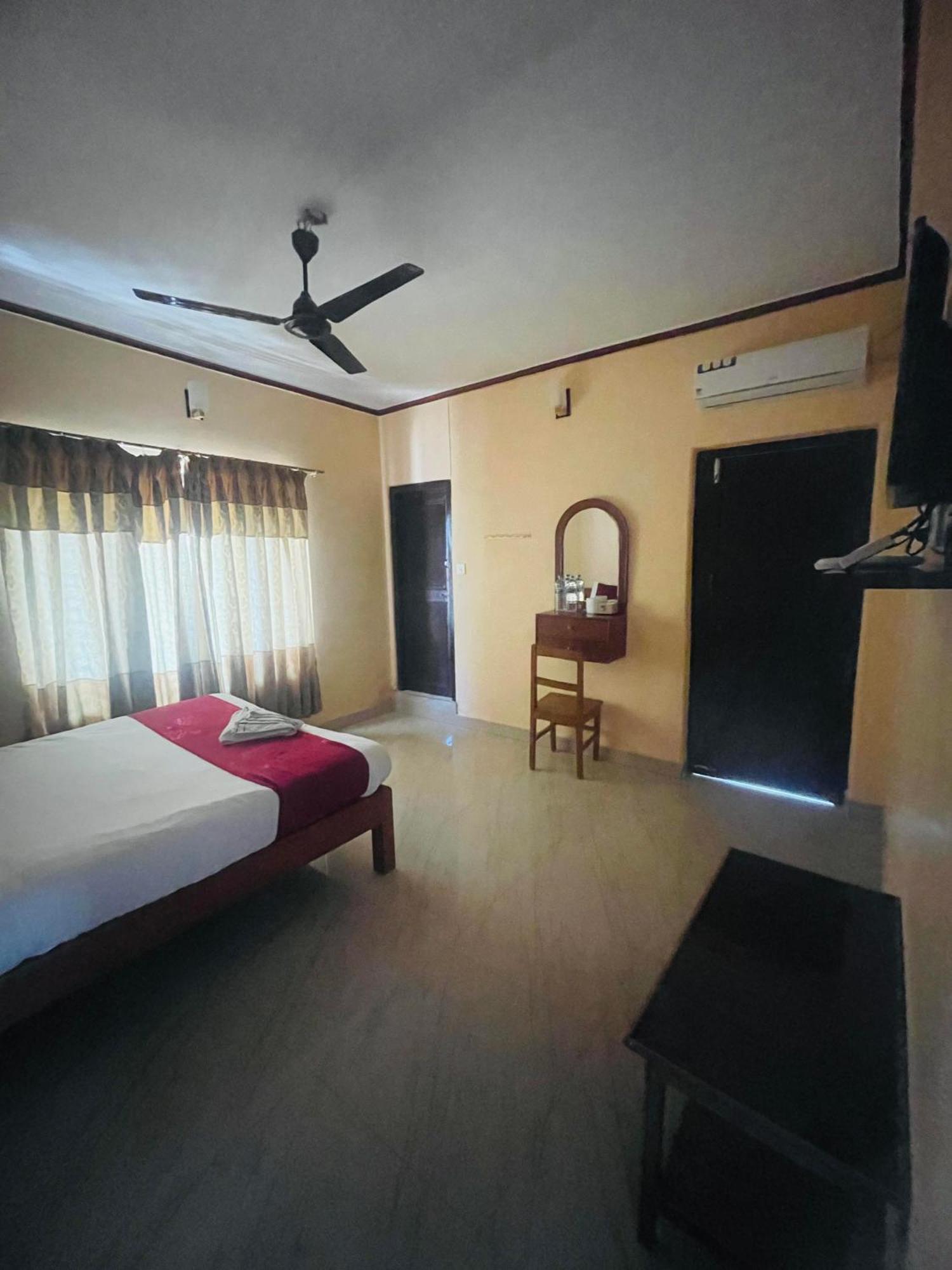 Hotel Peace Ganga Inn Покхара Экстерьер фото