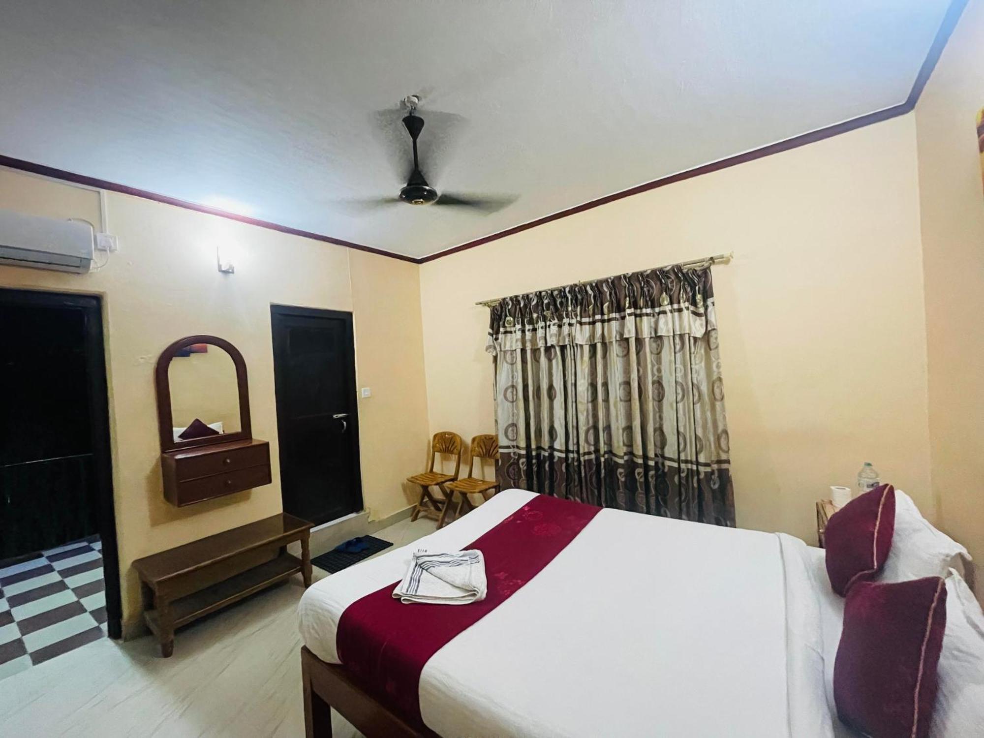 Hotel Peace Ganga Inn Покхара Экстерьер фото